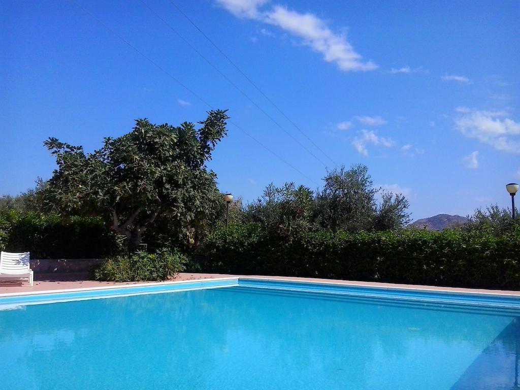 Il Casale Il Sole E La Margherita Campofelice Di Roccella Exterior photo